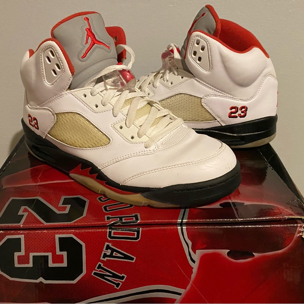 2013 Air Jordan Nike - 5 Retro Fire Red / White 136027-100 - Men’s 10.5 PreOwned